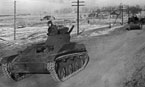 Колонна танков Т-60 на марше. Западный фронт, 50-я армия. Ноябрь 1941 года.