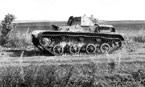 Легкий танк Т-60, брошенный экипажем из-за поломок или отсутствия горючего. Юго-Западный фронт, июль 1942 года. На башне танка различима надпись "За Родину!"