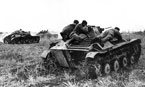В атаке танки Т-60 132-го отдельного танкового батальона. Закавказский фронт, ноябрь 1942 года.
