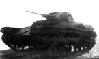 Легкий танк Т-60 во дворе завода № 37. Свердловск, июнь 1942 года. Обращают на себя внимание спицованные литые опорные катки.
