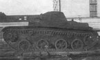 Легкий танк Т-60 во дворе завода № 37. Свердловск, июнь 1942 года. Обращают на себя внимание спицованные литые опорные катки.
