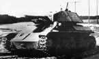 Испытания танка Т-70 с двухместной башней в окрестностях Горького. Сентябрь 1942 года. На фото хорошо видна конструкция башенного люка.