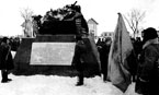 Открытие памятника погибшим танкистам. На постаменте установлен танк Т-70. Донской фронт, Калач, 4 января 1943 года.