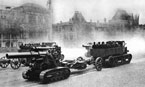 "Ворошиловцы" с тяжёлыми 203-мм гаубицами Б-4 проходят по Москве. 7 ноября 1939 г.