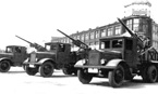 Самоходные зенитные установки 29К - 76-мм зенитные пушки обр.1931 г. на шасси ЯГ-10 перед парадом. Москва, 1 мая 1937 года.