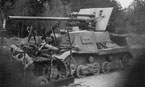 САУ ЗИС-30 из состава 18-й танковой бригады, подбитая в районе Гжатска. Западный фронт, октябрь 1941 года. На переднем плане остатки сгоревшего трактора СТЗ-5-НАТИ.