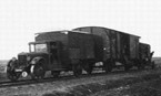 Импровизированный состав из автодрезин ЗИС-5 и вагона. Такие составы довольно часто использовались немцами для перевозки вторичных грузов на небольшие расстояния между близлежащими станциями