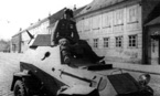 Бронеавтомобиль БА-64 и его командир В.Иванов, отличившийся в боях за столицу Австрии. Вена, апрель 1945 года.