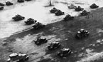 Бронетехника на параде войск ленинградского гарнизона. Площадь Урицкого (ныне Дворцовая), 1 мая 1933 года. На фото видны танкетки Т-27, танки МС-1, бронеавтомобили Д-8, Д-12, Д-13 и опытный образец БА-3.
