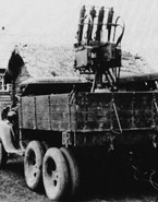 Зенитно-пулеметная установка (ЗПУ) - счетверенные 7,62-мм пулеметы «Максим» на грузовике ГАЗ-ААА. Лето 1941 года.