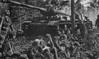 Тяжелый танк ИС-2 из состава 27-го тяжелого гвардейского танкового полка. Ленинградский фронт, Карельский перешеек, лето 1944 года.