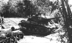Танк ИС-2 из состава 13-го тяжёлого танкового полка, 10-й гвардейской армии на подступах к Риге. 2-й Балтийский фронт. Сентябрь 1944 года.