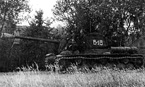 Тяжёлые танки ИС-2 поддерживают наступление 63-й гв.Краснознаменной Витебской стрелковой дивизии. 3-й Белорусский фронт. Прибалтика, 1944 г.