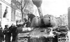 Тяжелые танки ИС-2 в городе Познань. 1-й Белорусский фронт, февраль 1945 года.