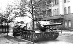 Самоходные установки ИСУ-122 на улице Берлина. Май 1945 года.