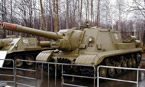 ИСУ-152 из экспозиции Музея Великой Отечественной войны на Поклонной горе, г. Москва. Вид на левый борт - спереди.