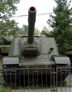 ИСУ-152 в Центральном музее вооружённых сил (ЦМВС) в г.Москве. Вид спереди.
