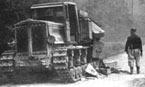 Разбитый тягач "Коминтерн". Лето 1941 года.
