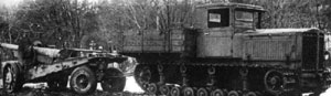 "Коминтерн" буксирует 152-мм пушку-гаубицу МЛ-20 обр.1937 г.
