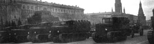 "Коминтерны" со 152-мм пушками-гаубицами МЛ-20 обр.1937 г. на Красной площади. 7 ноября 1937 г.