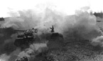 Пехота и танки 6-го гвардейского танкового полка прорыва атакуют противника. Северо-Кавказский фронт, май 1943 года.