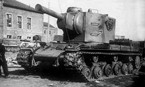 Этот КВ-2 (немецкое обозначение - Panzerkampfwagen KV-II 754(r)) готовился немцами для вторжения на о.Мальта. После несостоявшегося вторжения, танк был направлен в 12 танковую дивизию и был уничтожен русскими войсками в Демьянском котле в 1942 г.