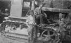 Немцы позируют перед трактором С-65