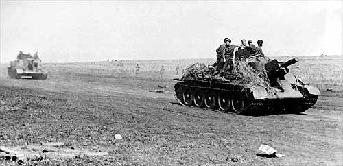 СУ-122 в районе Курска. Июль 1943 г.