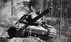 СУ-152 выдвигаются на огневую позицию. 2-й Прибалтийский фронт. 1944 год.