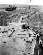 Самоходные установки СУ-152 выдвигаются на рубеж атаки. 3-й Прибалтийский фронт, лето 1944 года.