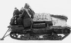 Опытный образец самоходной установки СУ-5-3 на огневой позиции, вид сверху с расчетом. Ленинград, завод № 185 имени Кирова, осень 1935 года.