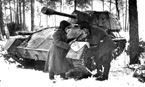 Боевая деятельность 8-й самоходно-артиллерийской бригады. Процесс доукомплектования СУ-76М из 3-й батареи 2-го дивизиона (на эмблеме дивизион обозначается белыми горизонтальными метками, а номер батареи – количеством треугольников). Регистрационный номер этой машины – «312469». Белорусский фронт, февраль 1944 года.