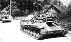 СУ-76М 1223-ro легкого самоходно-артиллерийского полка СУ-76М входят в Вильнюс, освобожденный частями Красной Армии. 3-й Белорусский фронт, 5-я гвардейская танковая армия, июль 1944 года. Передняя машина имеет тактический номер 13.