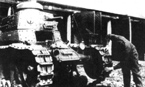 Обслуживании танка Т-18 в парке (на этих машинах присутствует регистрационный номер "316" и тактический треугольник образца 1925-1929 годов). 1930-31 гг.