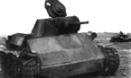 Лёгкий танк Т-70М, подбитый весной 1943 года. Машина имеет сварную маску пушки и литой люк механика водителя производства завода №177. Хорошо видна конструкция башенного люка, зеркальные смотровые приборы механика-водителя и командира унифицированы. Крепление антенны перенесено на корму башни.